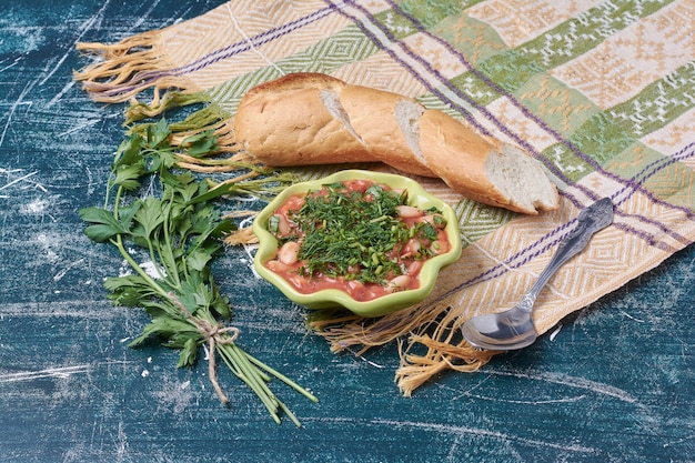 Free Photo vegetable soup served with baguette bread.