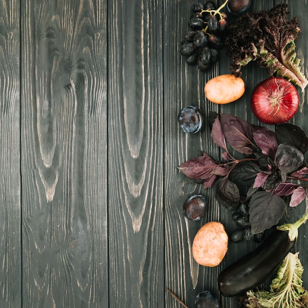 Free Photo vegetables on right side of wooden tabletop