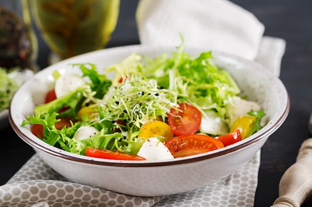 Free photo vegetarian salad with cherry tomato, mozzarella and lettuce.