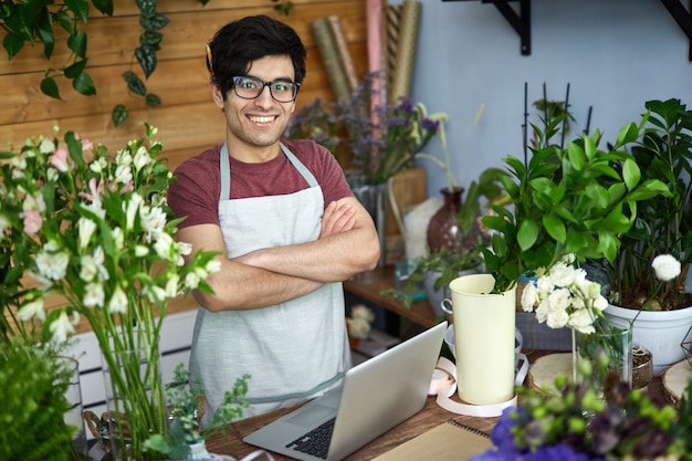 Free photo vendor of flowers