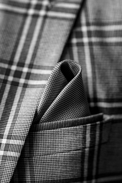 Free photo vertical closeup shot of an elegant gray pocket square in a patterned blazer