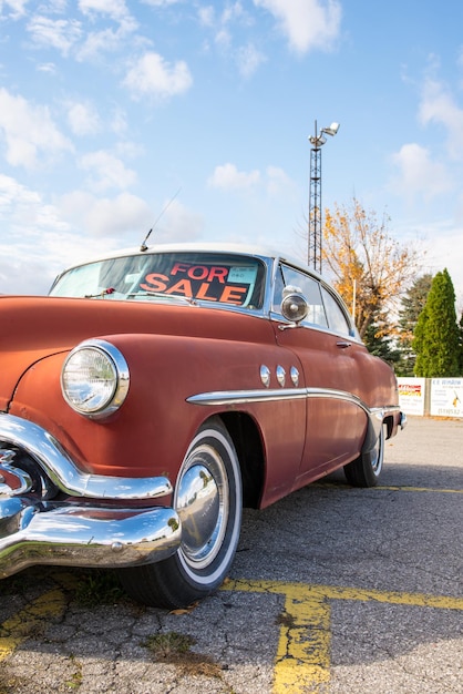 Free photo vertical closeup shot of a vintage red car with a for sale sign