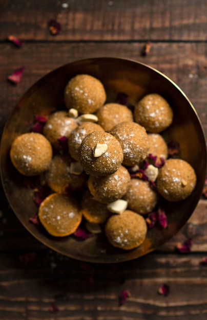 Free Photo vertical high angle shot of a traditional indian sweet made of wheat flour and jaggery