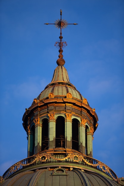 Free photo vertical low angle shot of a historical tower on blue sky