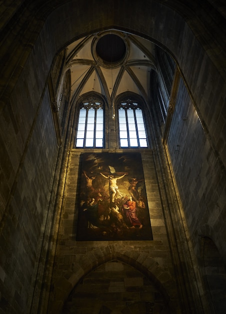 Free photo vertical low angle shot the interior of the  st. stephen's cathedral in vienna austria