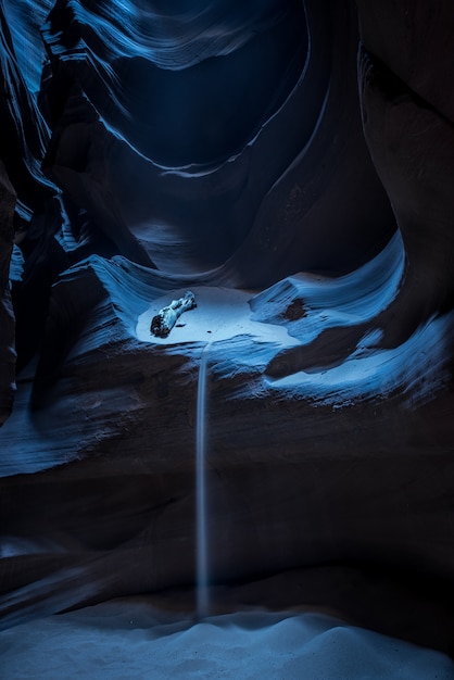 Free Photo vertical shot of a beautiful cave with flowing sand in the dark in antelope canyon, usa