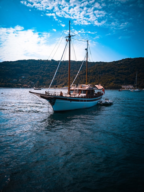 Free Photo vertical shot of a boat with a beautiful landscape