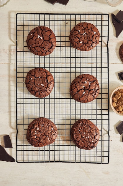 Free Photo vertical shot of delicious fudge chocolate cookie with ingredients on a white table