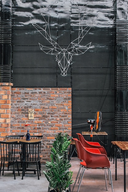 Free Photo vertical shot of an empty cafeteria