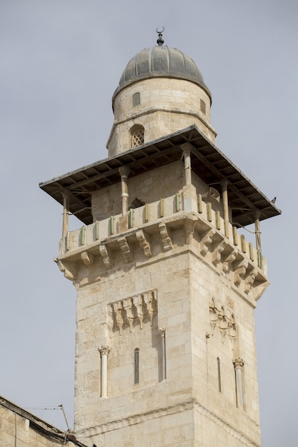 Free Photo vertical shot of the minaret of the dome of the rock in jerusalem, israel