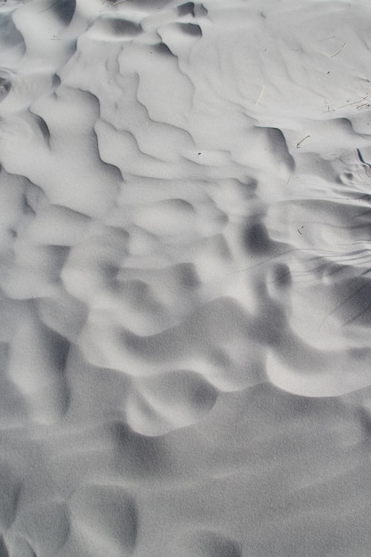 Free photo vertical shot of random waves on sand