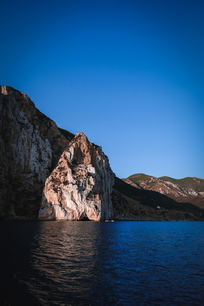 Vertical shot of a sea with cliffs