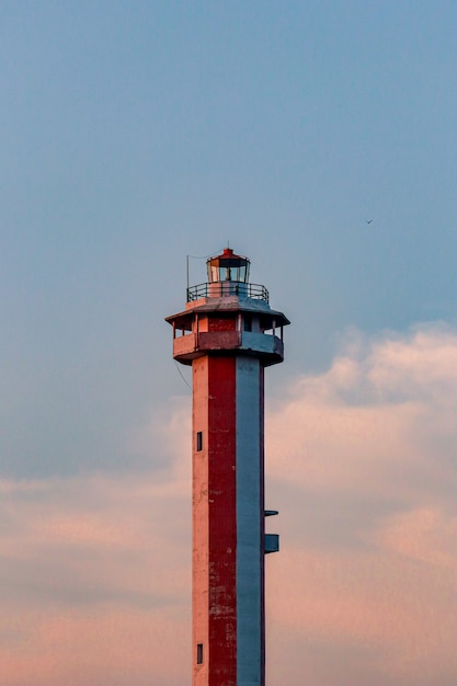 Free photo vertical shot of the top of a lighthouse