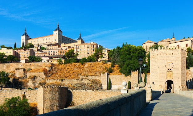 Free photo view of alcazar of toledo from puente of alcantara