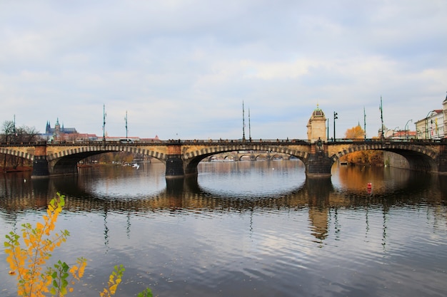 Free photo view of the charles bridge in prague czech republic on a clear day