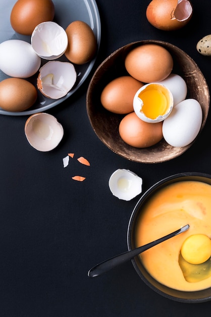 Free photo above view eggs in bowl arrangement