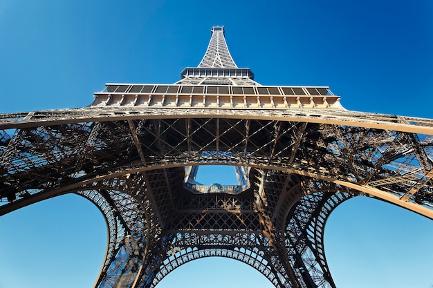 Free Photo view of famous eiffel tower with blue sky, france