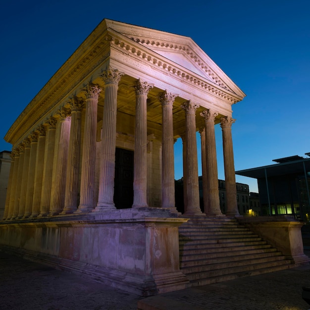 Free photo view of famous maison carree raman temple in nimes