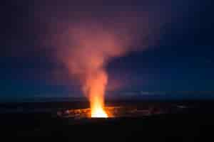 Free photo view of the flame coming from the volcano at night