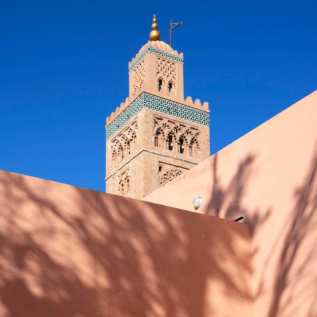 Free photo view of koutoubia mosque with blue sky marrakech