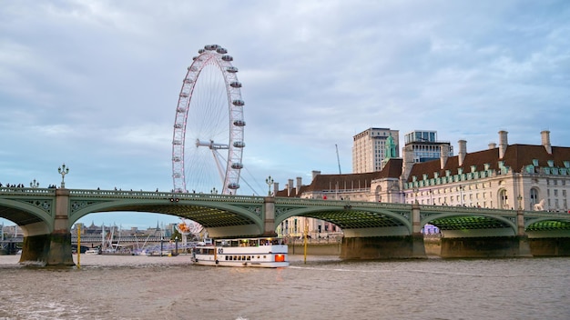 Free photo view of london from a floating boat on the thames river at sunset in united kingdom westminster