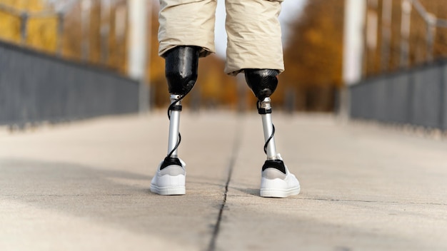 Free photo view of a man with prosthetic legs and white sneakers