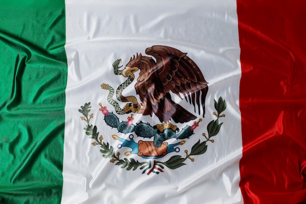 Free photo above view mexican flag with eagle