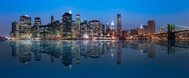 Free photo a view of new york city at night time