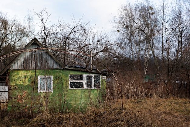 Free Photo view of old and abandoned house in nature