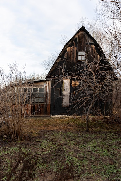 Free Photo view of old and abandoned house in nature