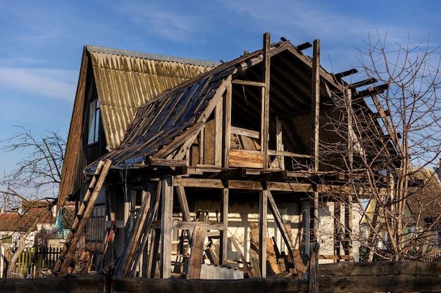 Free Photo view of old and abandoned house in nature