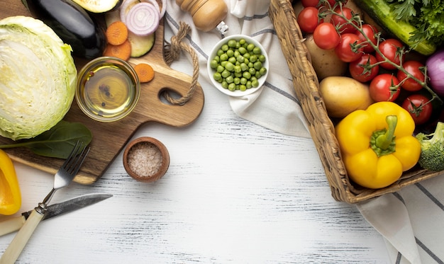 Free photo above view raw vegetables assortment