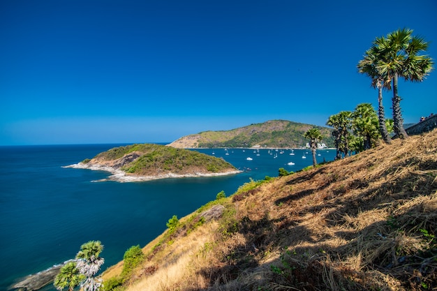 Free photo view of the rocky cliffs and clear sea under the bright sun. promthep cape. viewpoint in phuket thailand