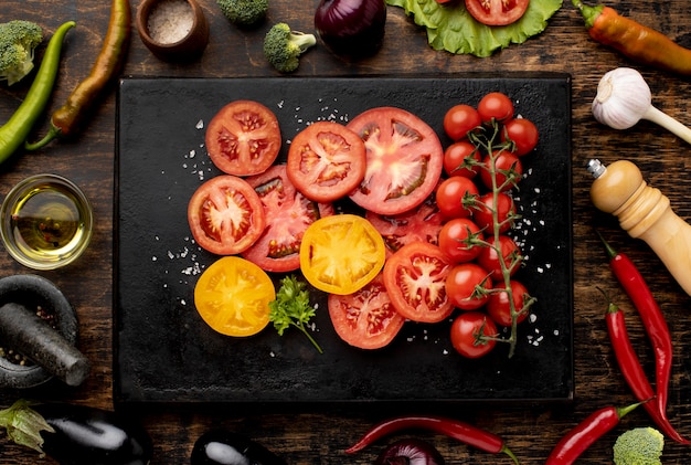 Above view tomato slices arrangement