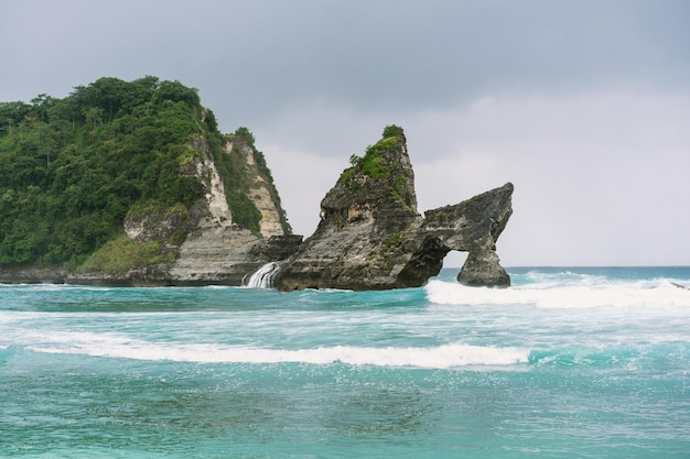 Free Photo view of tropical beach, sea rocks and turquoise ocean, blue sky. atuh beach, nusa penida island, indonesia. travel concept. indonesia