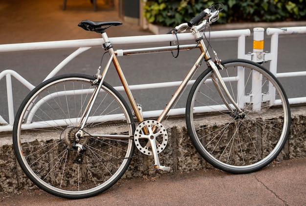 Free photo vintage rusty bicycle near fence