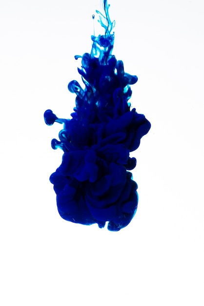 Free photo vivid ink of blue color in water