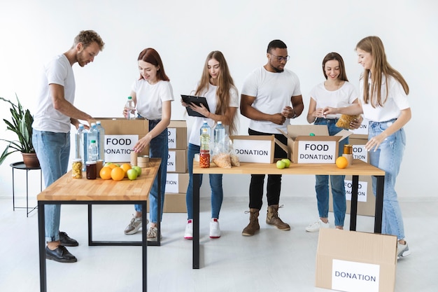 Free Photo volunteers preparing boxes with provisions for donation