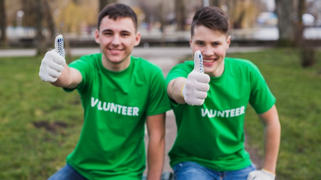 Volunteers with thumbs up