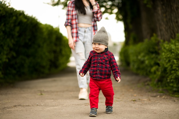 Free photo walk mother family happy walking