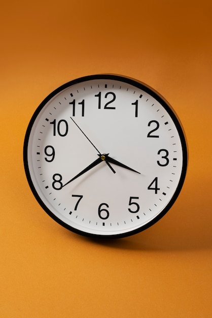 Free Photo wall clock indoors still life