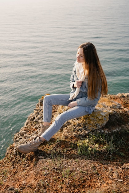 Free photo wanderlust concept with young woman enjoying the peace around her