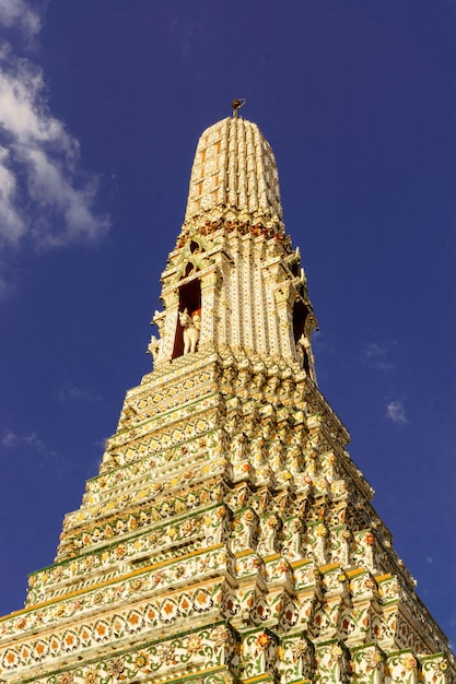 Free photo wat arun pagoda landmark of bangkok thailand