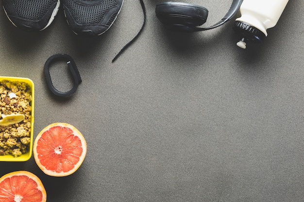 Free photo watch near sports equipment and grapefruit