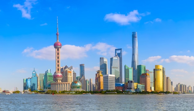 Free photo water oriental tower panorama night architecture