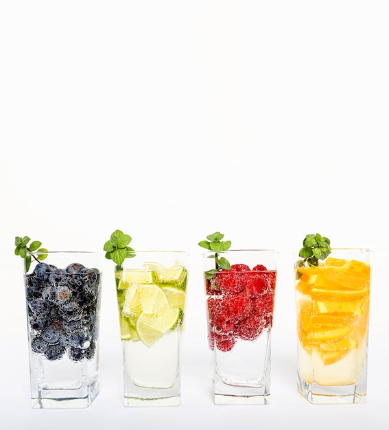 Free photo water with fruit in glasses