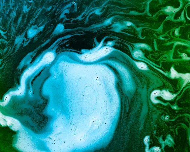 Free Photo waves of foam on gradient colored liquid