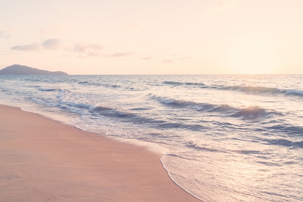 Free photo waves of the sea at sunset