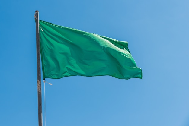 Free Photo waving green flag indicating the calmness of the sea