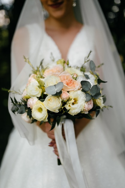 wedding bouquet in bride's hands